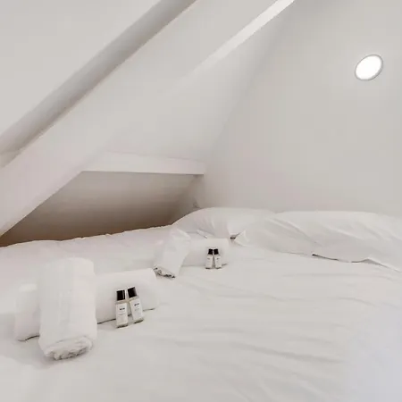 Le Supernova - With Mezzanine In The Heart Of The