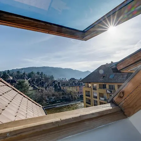 Le Supernova - With Mezzanine In The Heart Of The