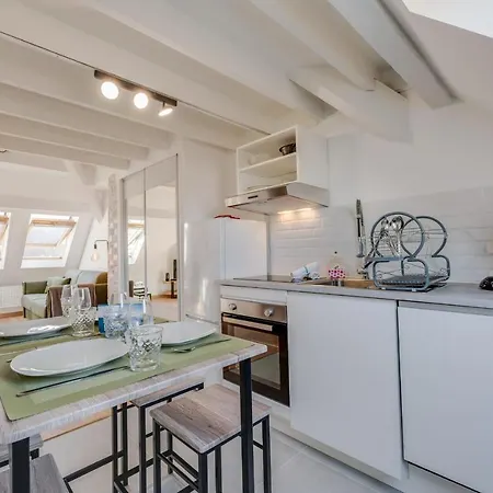 Le Supernova - With Mezzanine In The Heart Of The *