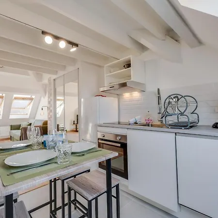 Le Supernova - With Mezzanine In The Heart Of The *